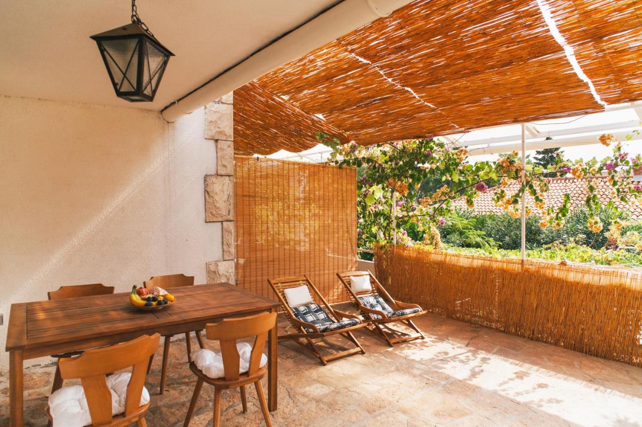 Charming Apartments With Garden Бол Екстериор снимка