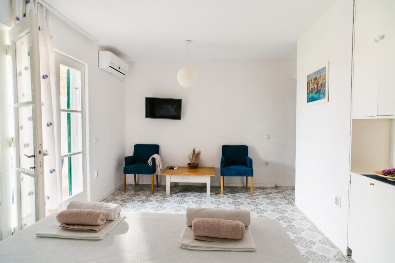 Charming Apartments With Garden Бол Екстериор снимка