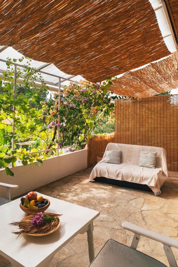 Charming Apartments With Garden Бол Екстериор снимка