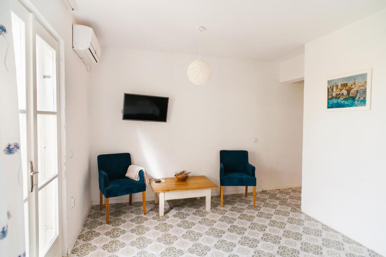 Charming Apartments With Garden Бол Екстериор снимка