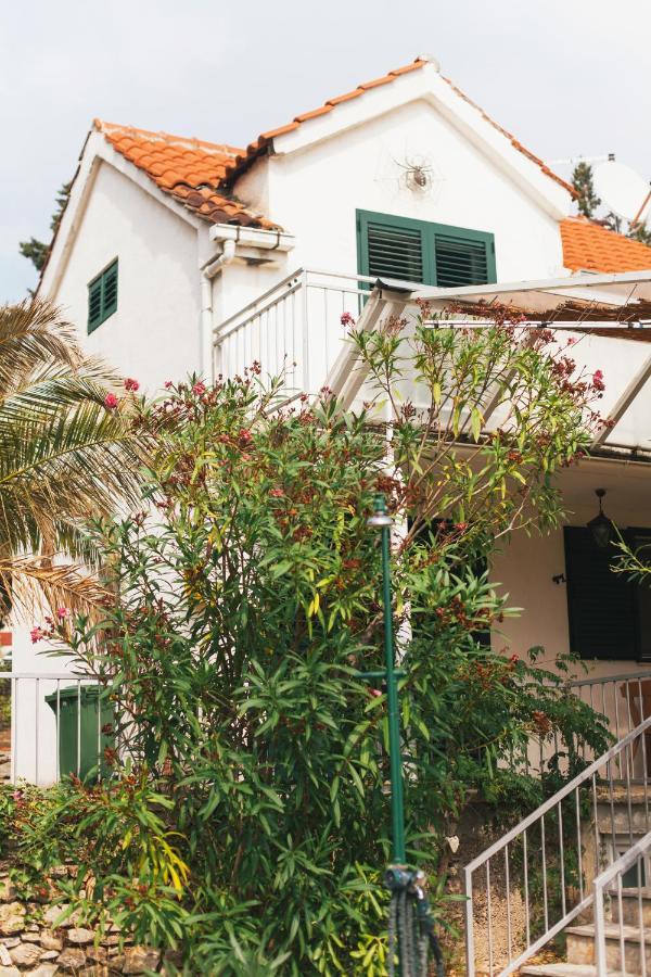 Charming Apartments With Garden Бол Екстериор снимка