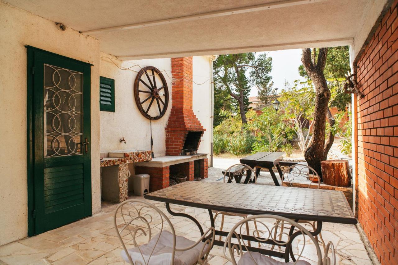Charming Apartments With Garden Бол Екстериор снимка